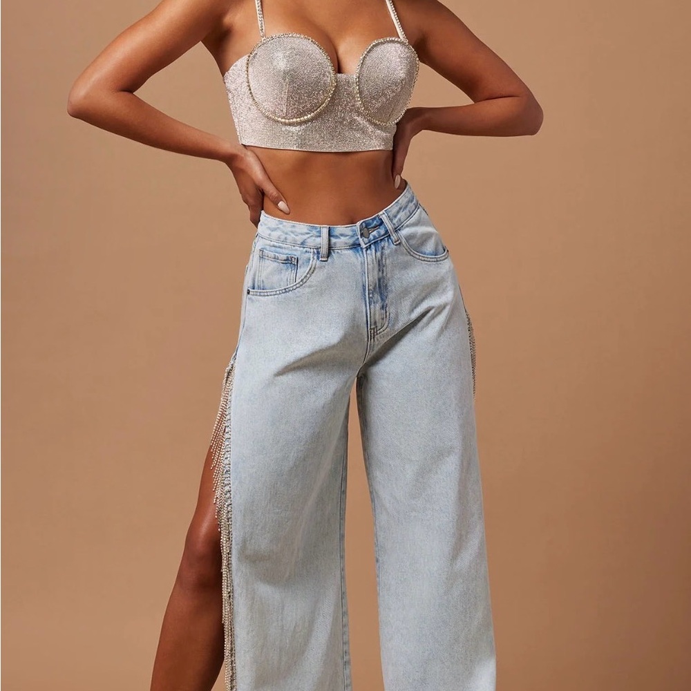 Nova Luxe Light Wash Wide-Leg Jeans with Side Chain Split